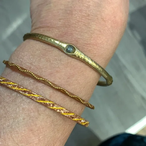 Three bracelets - Picture 2 of 7